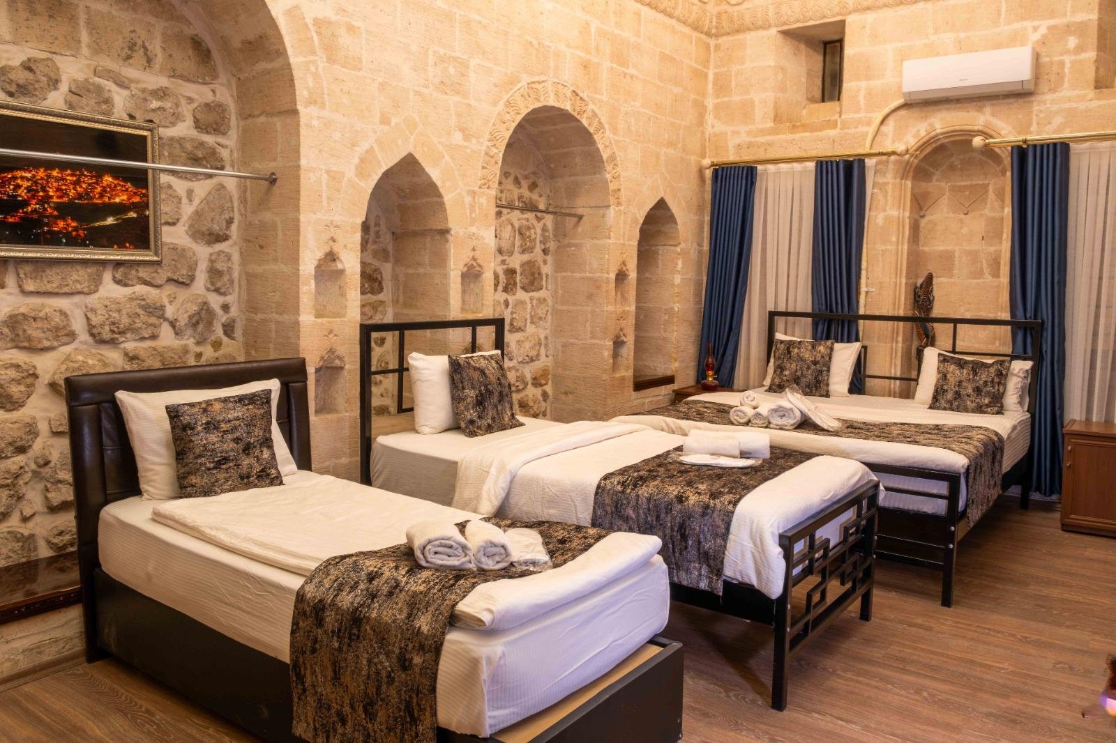 Mardin taş mimarili geniş aile odası